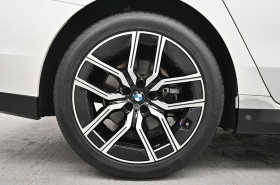 BMW 7-Series 740d xDrive M Sport — пробег 7 076 км — фото 5 из 5
