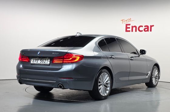 BMW 5-Series 530i xDrive Luxury Plus — пробег 55 586 км — фото 2 из 5