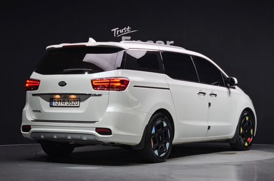 Kia Carnival 9-Seater Noblesse — пробег 75 427 км — фото 2 из 5