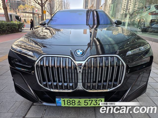 BMW 7-Series 750e xDrive M Sport — пробег 3 980 км — фото 1 из 5