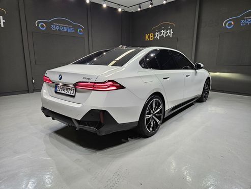 BMW 5-Series 530i xDrive M Sport — пробег 6 417 км — фото 2 из 5