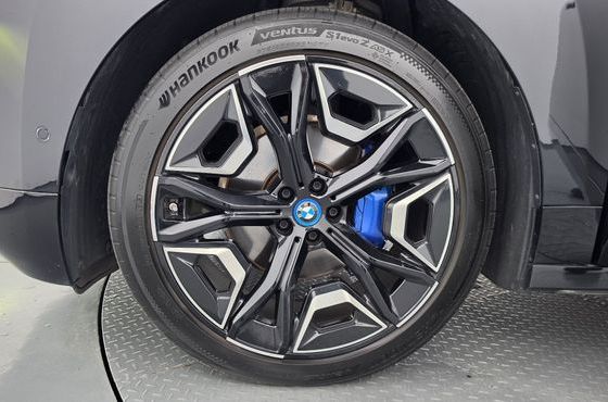 BMW iX xDrive50 Sports Plus — пробег 104 449 км — фото 5 из 5