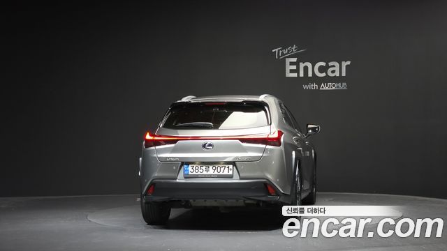 Lexus UX 2.0 AWD — пробег 98 550 км — фото 4 из 5