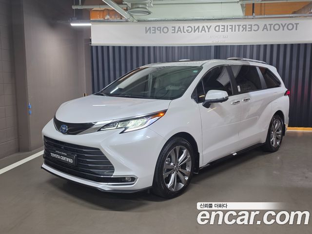 Toyota Sienna 2.5 Hybrid 2WD — пробег 4 353 км — фото 1 из 5
