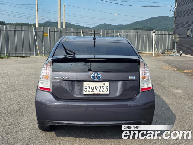 Toyota Prius 1.8 — пробег 43 094 км — фото 5 из 5