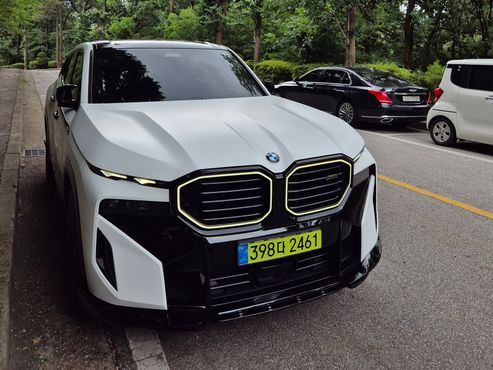 BMW XM 4.4 — пробег 15 300 км — фото 1 из 5