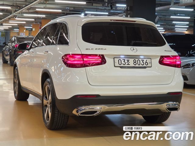 Mercedes-Benz GLC-Class GLC220 d 4MATIC Premium — пробег 28 000 км — фото 3 из 5