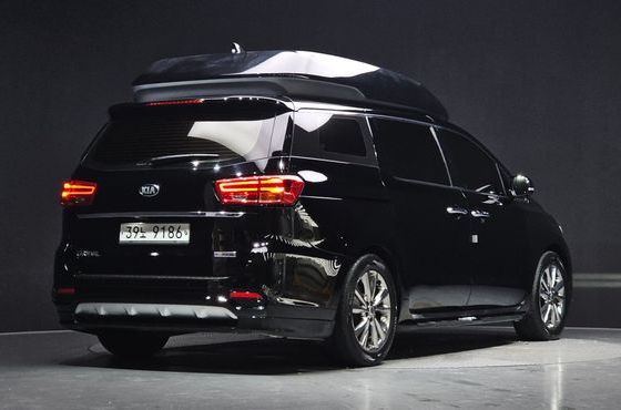 Kia Carnival 9-Seater Hi-Limousine Noblesse Special — пробег 90 033 км — фото 2 из 5