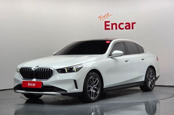 BMW 5-Series 520i — пробег 28 км — фото 1 из 5