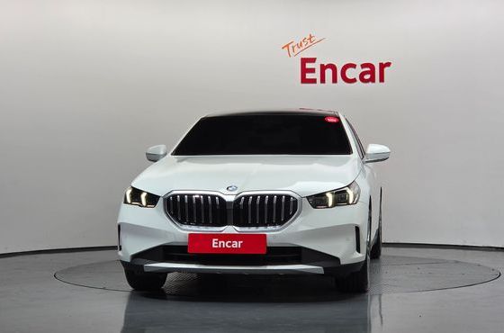 BMW 5-Series 520i — пробег 28 км — фото 3 из 5