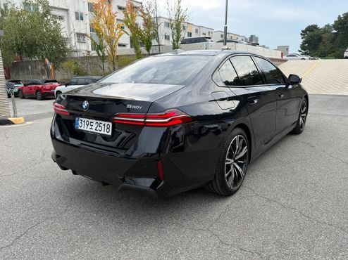 BMW 5-Series 530i xDrive M Sport — пробег 4 100 км — фото 4 из 5