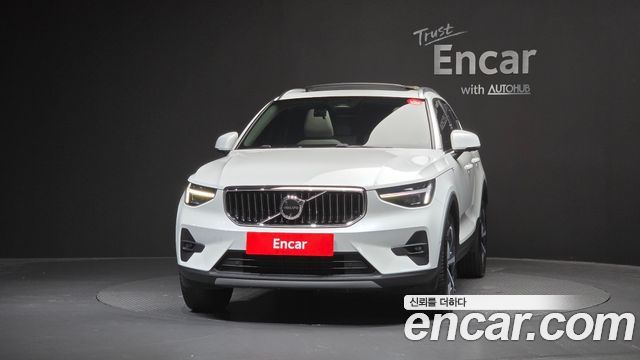 Volvo XC40 B4 Ultimate Bright — пробег 92 578 км — фото 3 из 5