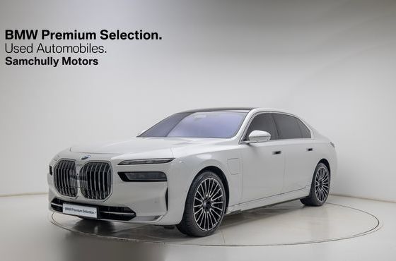 BMW 7-Series 750e xDrive Design Pure Excellence — пробег 4 702 км — фото 1 из 5