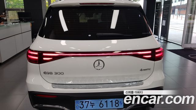 Mercedes-Benz EQB EQB300 4MATIC AMG Line — пробег 23 221 км — фото 4 из 5