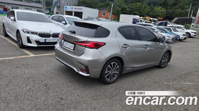 Lexus CT200h 1.8 Supreme ZWA10 — пробег 31 000 км — фото 4 из 5