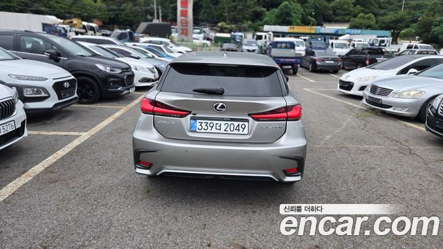 Lexus CT200h 1.8 Supreme ZWA10 — пробег 31 000 км — фото 5 из 5