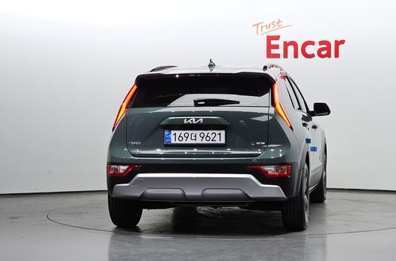 Kia Niro Prestige — пробег 60 780 км — фото 4 из 5