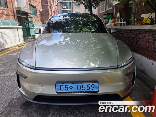 Tesla Model Y L Long Range AWD — пробег 2 197 км — фото 1 из 5