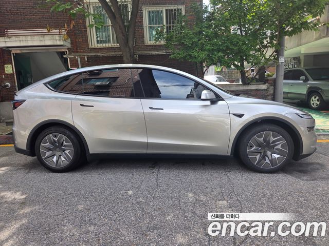 Tesla Model Y L Long Range AWD — пробег 2 197 км — фото 3 из 5