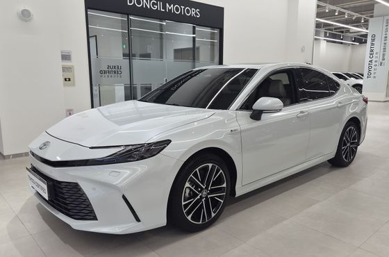 Toyota Camry 2.5 XLE Hybrid — пробег 6 025 км — фото 1 из 5
