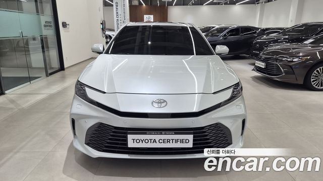 Toyota Camry 2.5 XLE Hybrid — пробег 6 025 км — фото 3 из 5