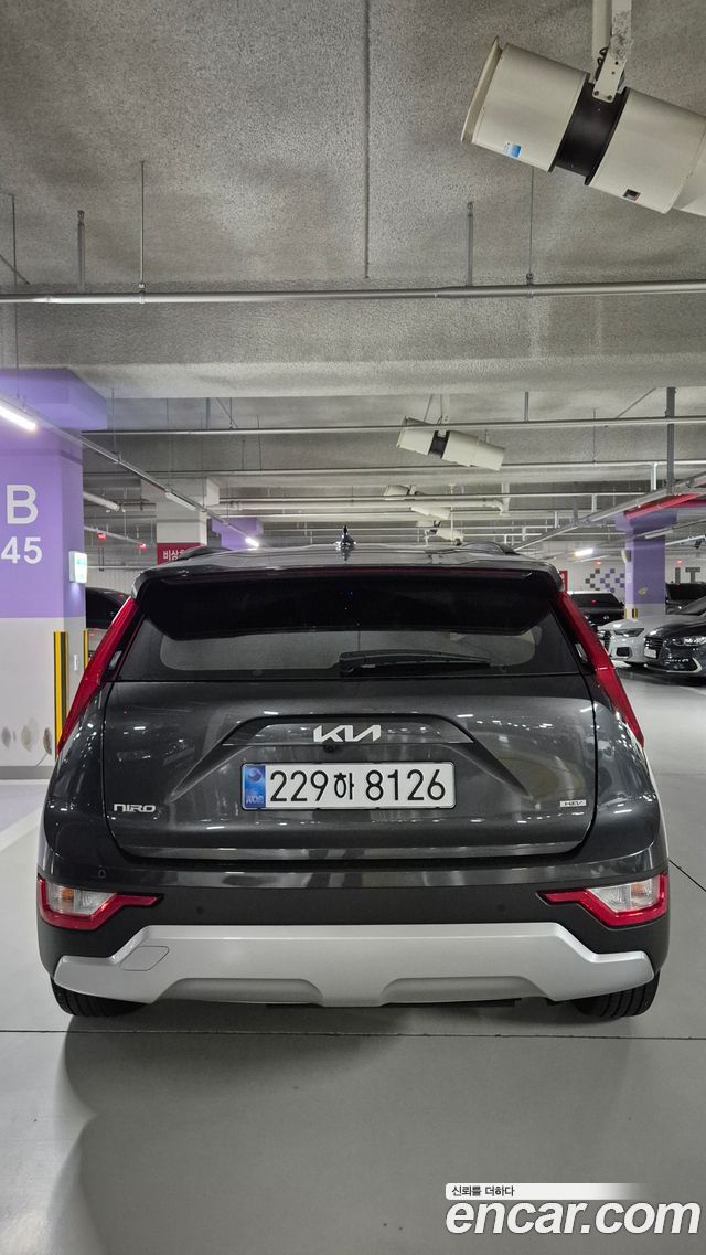 Kia Niro Prestige — пробег 19 200 км — фото 4 из 5
