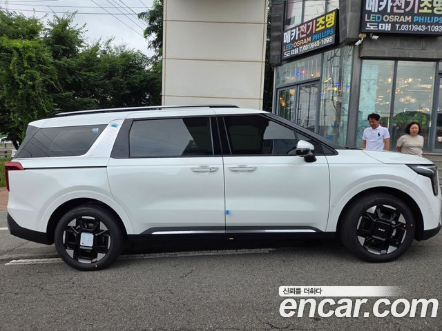 Kia Carnival Gasoline 9-Seater Noblesse — пробег 924 км — фото 3 из 5