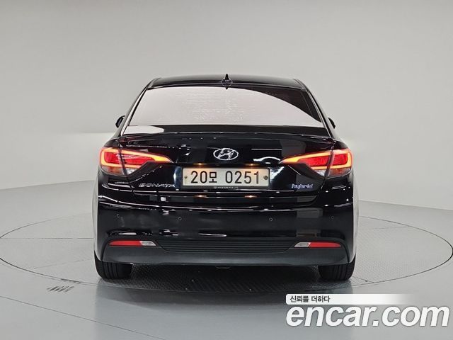 Hyundai Sonata 2.0 HEV Premium — пробег 216 582 км — фото 3 из 5