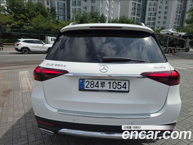 Mercedes-Benz GLE-Class GLE300d 4MATIC — пробег 20 км — фото 2 из 5