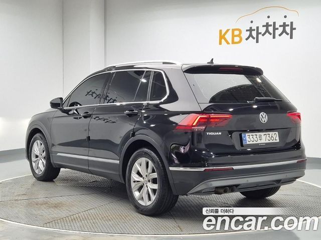 Volkswagen Tiguan 2.0 TDI Premium — пробег 110 955 км — фото 2 из 5