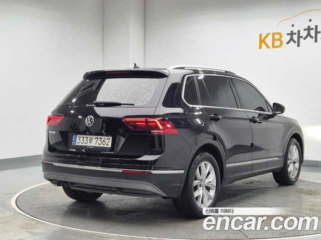 Volkswagen Tiguan 2.0 TDI Premium — пробег 110 955 км — фото 3 из 5