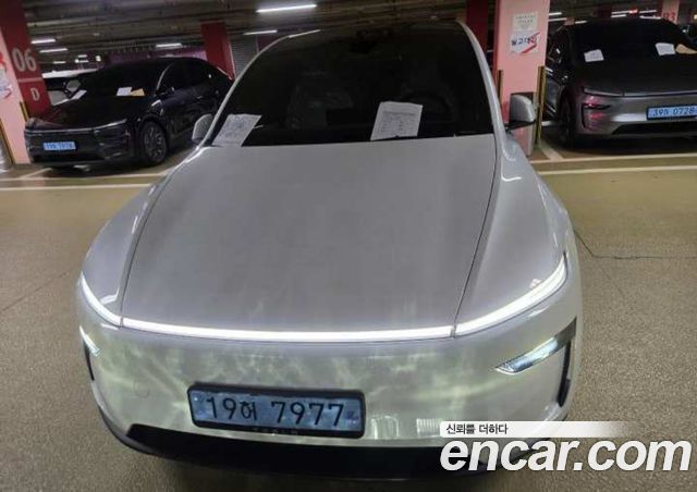 Tesla Model Y L Long Range AWD — пробег 1 км — фото 1 из 5