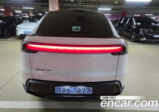 Tesla Model Y L Long Range AWD — пробег 1 км — фото 3 из 5
