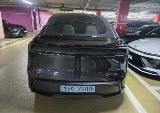 Tesla Model Y L Long Range AWD — пробег 1 км — фото 3 из 5