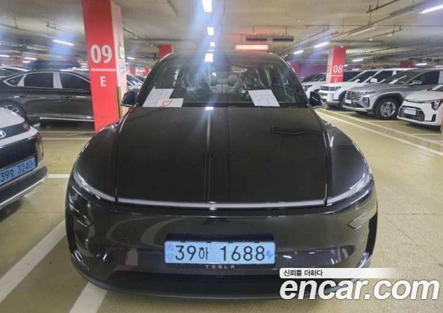 Tesla Model Y L Long Range AWD — пробег 1 км — фото 1 из 5