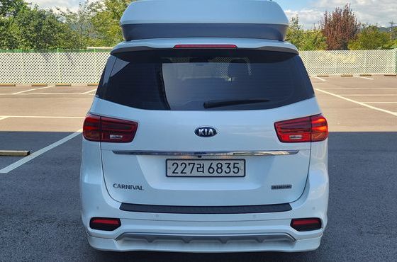 Kia Carnival 9-Seater Hi-Limousine Noblesse Special — пробег 113 000 км — фото 4 из 5