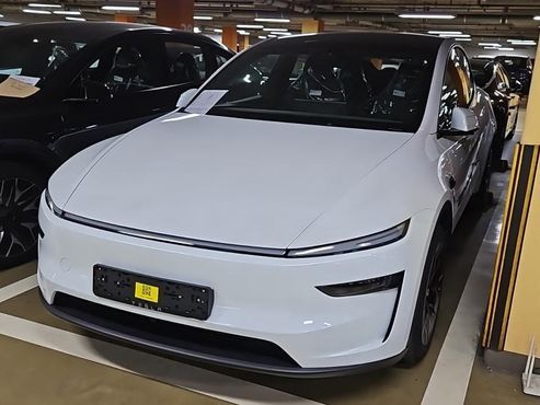 Tesla Model Y L Long Range AWD — пробег 8 км — фото 3 из 5