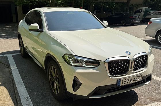 BMW X4 xDrive20i xLine — пробег 27 766 км — фото 4 из 5