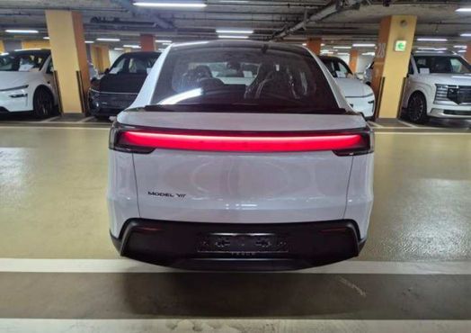 Tesla Model Y L Long Range AWD — пробег 1 км — фото 3 из 5