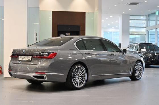 BMW 7-Series 730d xDrive Design Pure Excellence — пробег 75 706 км — фото 4 из 5