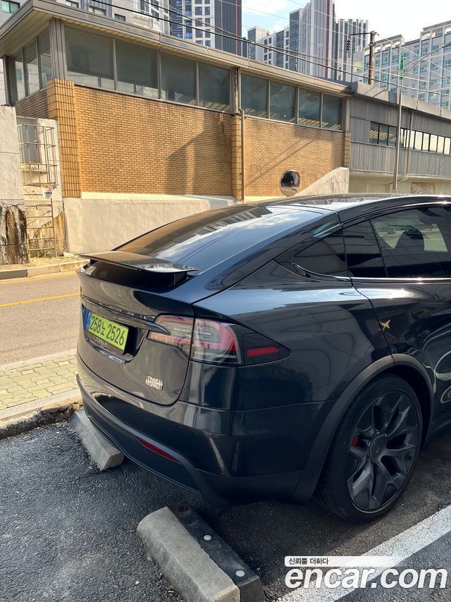 Tesla Model X Plaid — пробег 10 000 км — фото 4 из 5