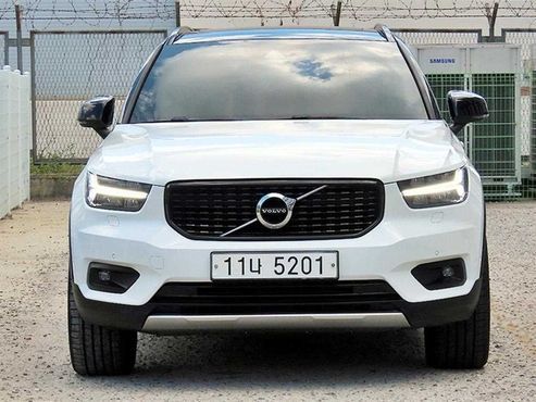 Volvo XC40 T4 R-Design — пробег 79 681 км — фото 3 из 5
