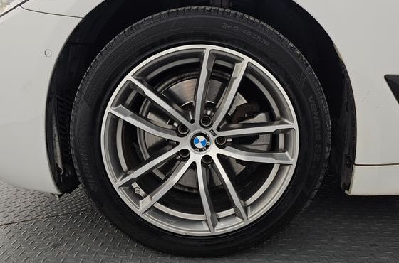 BMW 5-Series 520d xDrive M Sport Package Plus — пробег 72 699 км — фото 5 из 5