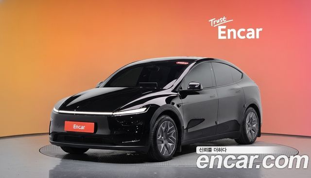 Tesla Model Y L Long Range AWD — пробег 8 684 км — фото 1 из 5