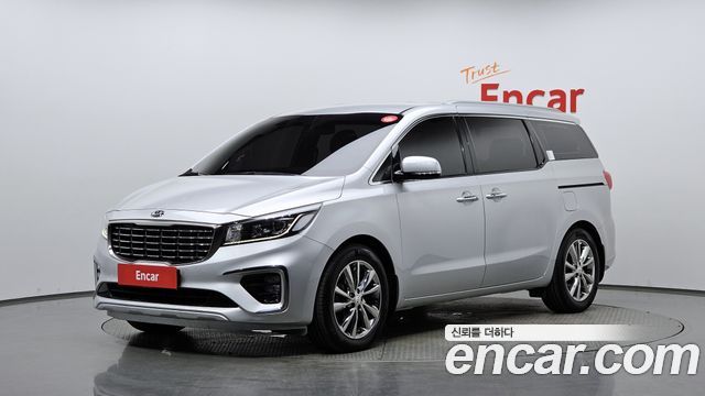 Kia Carnival 7-Seater Limousine VIP — пробег 38 959 км — фото 1 из 5