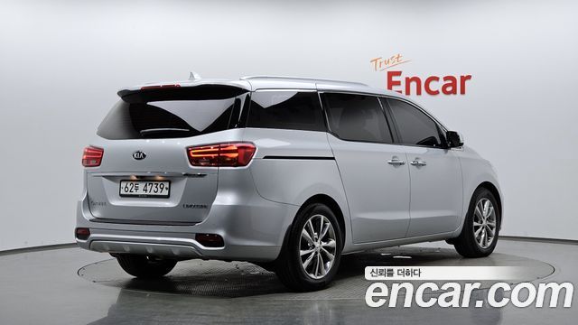 Kia Carnival 7-Seater Limousine VIP — пробег 38 959 км — фото 2 из 5