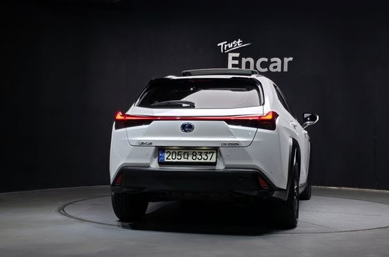 Lexus UX 2.0 2WD — пробег 73 602 км — фото 4 из 5
