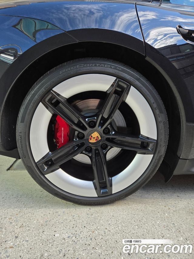 Porsche Taycan 4S — пробег 23 500 км — фото 5 из 5