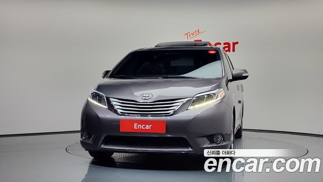 Toyota Sienna 3.5 AWD — пробег 71 587 км — фото 3 из 5