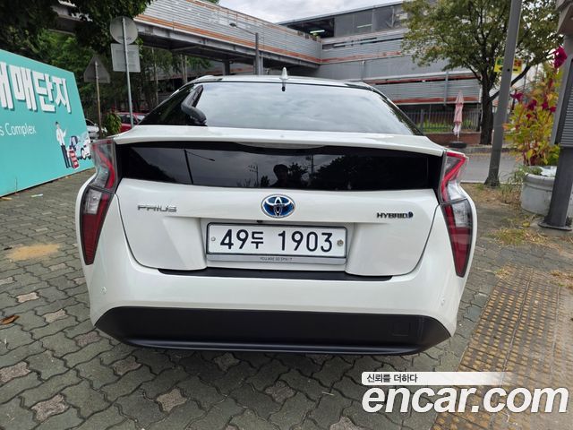 Toyota Prius 1.8 E — пробег 146 670 км — фото 4 из 5